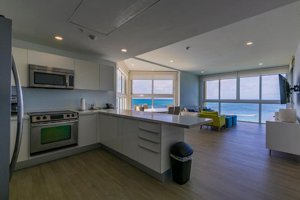 Azure Beach Residences Palm Beach Exterior foto